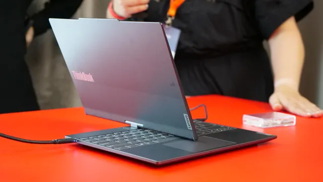 Read more about the article Lenovo’s smart twist on 2-in-1 laptops at IFA 2024 has far-reaching potential